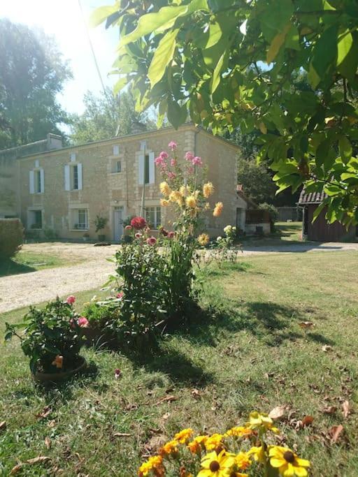 Location Meublee Au Milieu D'Un Ecrin De Verdure Aux Vieux Fours Noaillac Ngoại thất bức ảnh